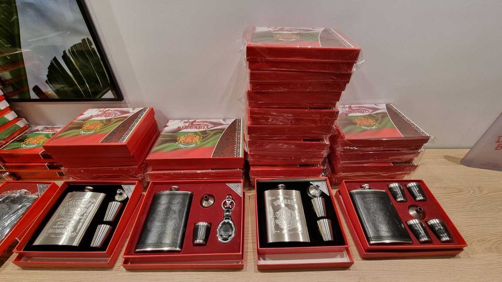 Джобна бутилка за подарък на мъже, туристи, скиори!