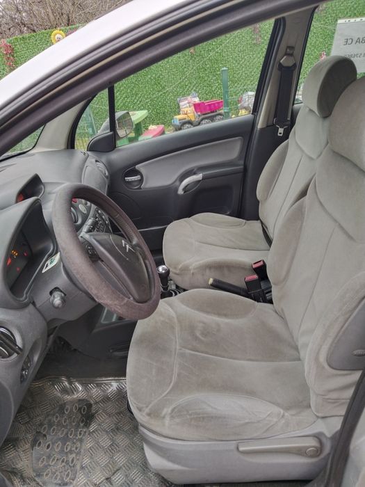 Продавам автомобил Ситроен Ц3 2004г