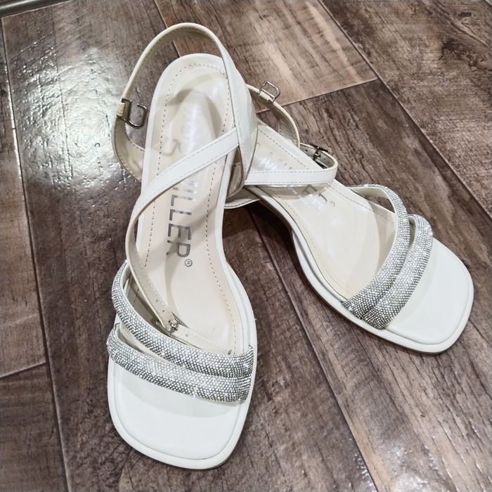 Босоножки женские