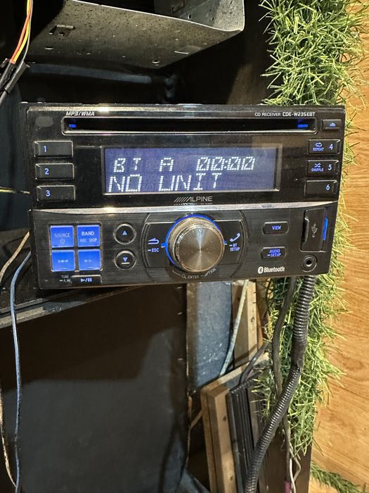 Alpine cde-w235bt