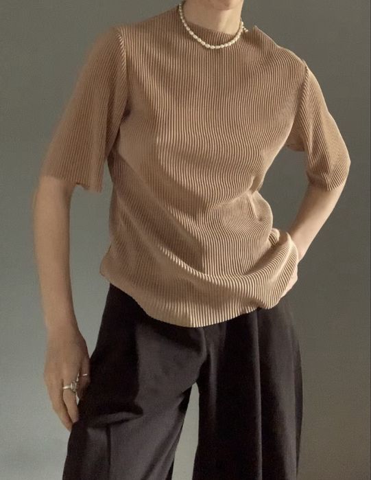 Top caramel plisat S/Xs/M. Nou fără etichetă.