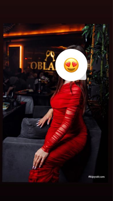 Эффектное красное платье