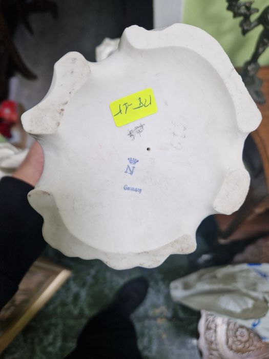 Уникален антикварен немски порцеланов свещник Ernst Sohne