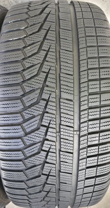 2 anvelope 235 35 19 hankook iarna 2018 7mm