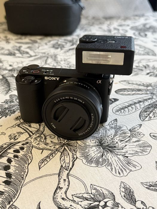 Фотоапарат Sony ZV-E10+ обектив 16-50mm + светкавица IM30
