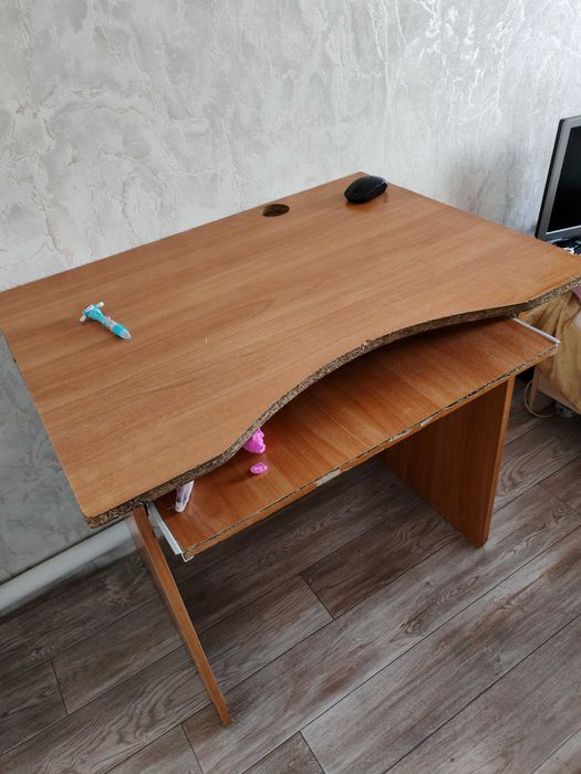 Стол для компьютера