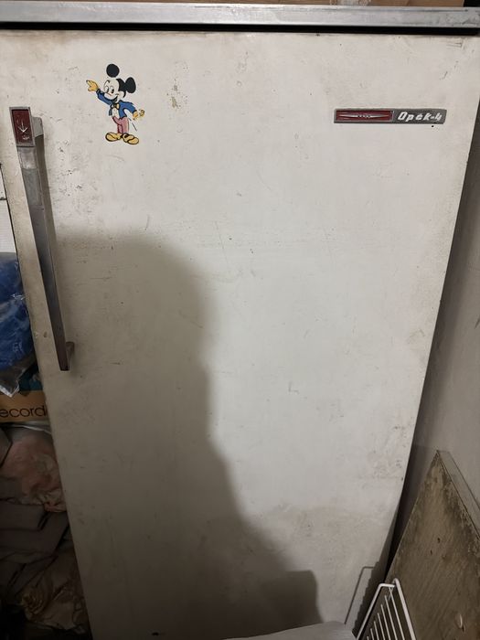 Продаю нерабочий холодильник б/у, требуется замена компрессора