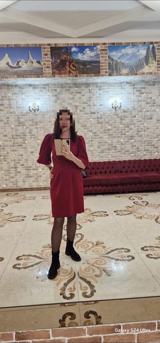 Бордовое платье,