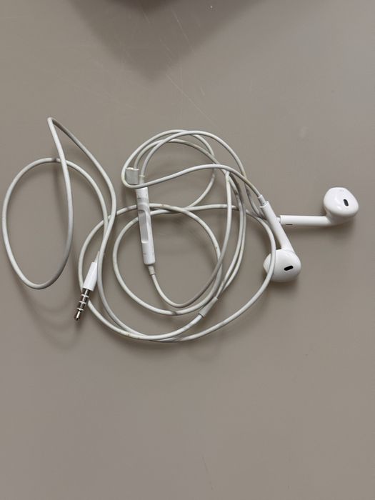 Iphone слушалки с lightning connector