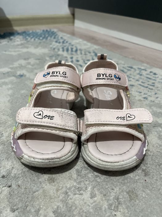 Сандали на девочку