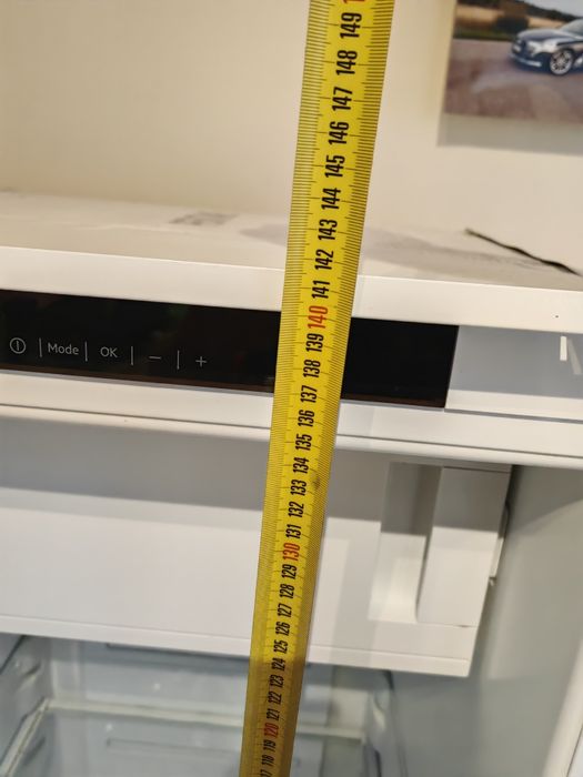 Хладилник за вграждане AEG