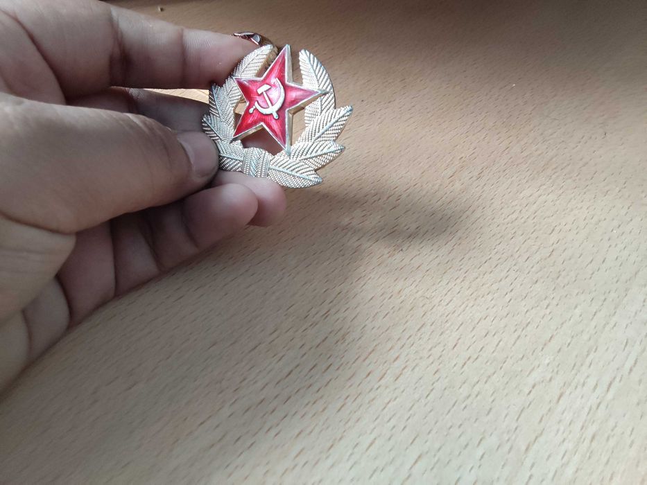 2 кокарды 1 с горячей эмалью обе из алюминия.