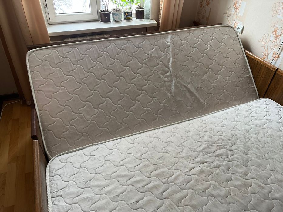 Продам б/у кровать и б/у матрас,2 шт