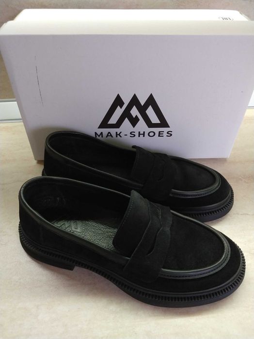 Дамски обувки от естествен велур.