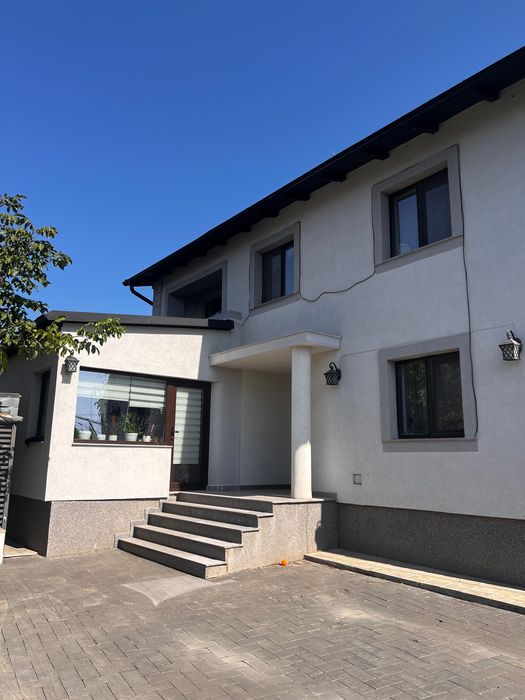 Casa modernă de vanzare
