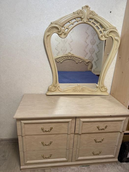 Продам спальный гарнитур