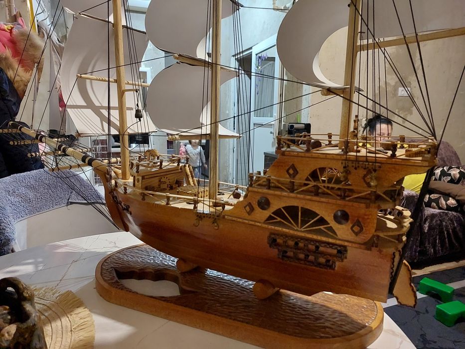 Корабль  сувенир из дерева