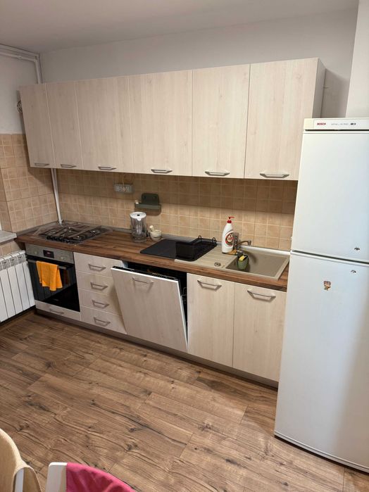 inchiriez apartament 3 camere