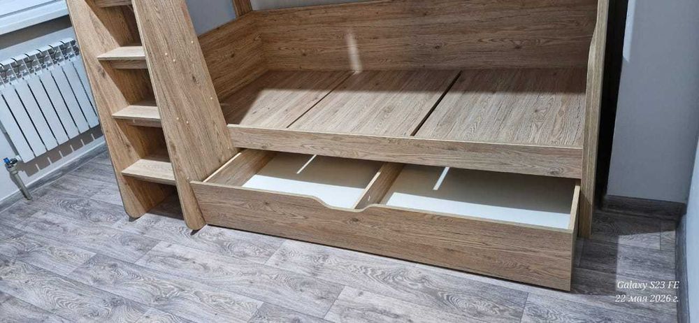 Детская двухярусная кровать