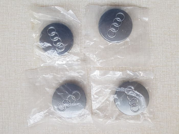 4 Capace jante Audi 60, 68 mm. negre/gri Noi ambalate!