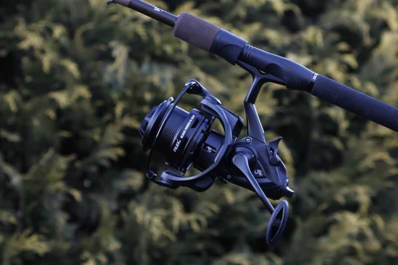 Макара за фидер и лек шарански риболов с два аванса BLACK POWER 5000