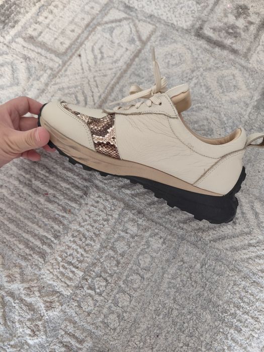 Кроссовки 15.000 тг