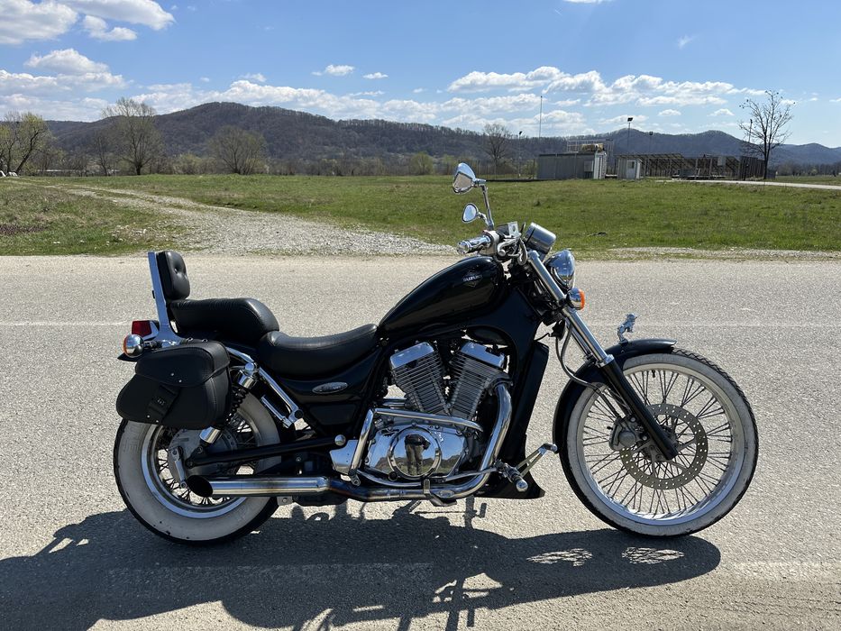 Suzuki intruder VS 600  (nu honda , harley , kawasaki ,yamaha ) schimb cu auto