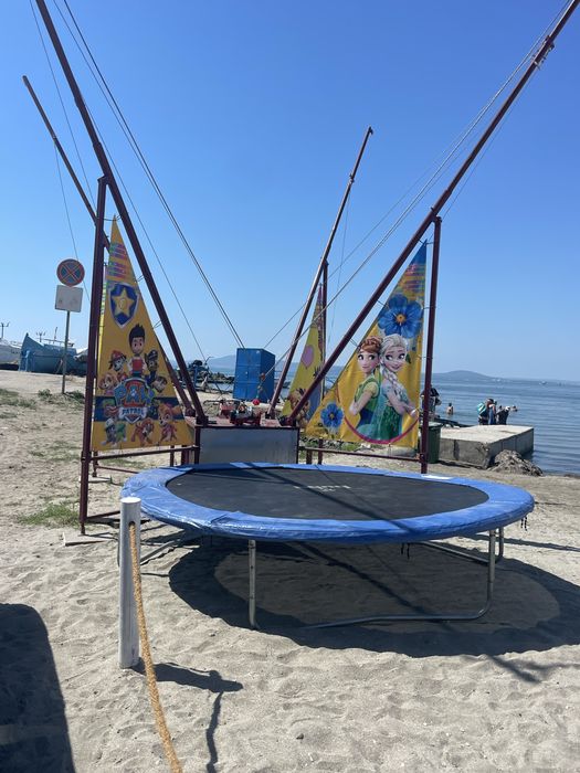Атракцион бънджи,батут
