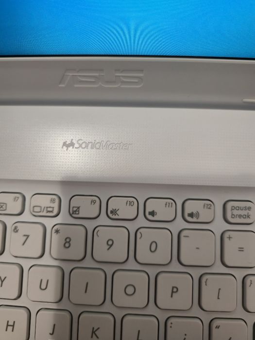 Laptop notebook Asus.