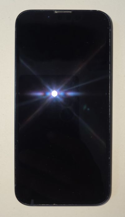 Vand IPhone 13 Mini rătăcit prin sertar