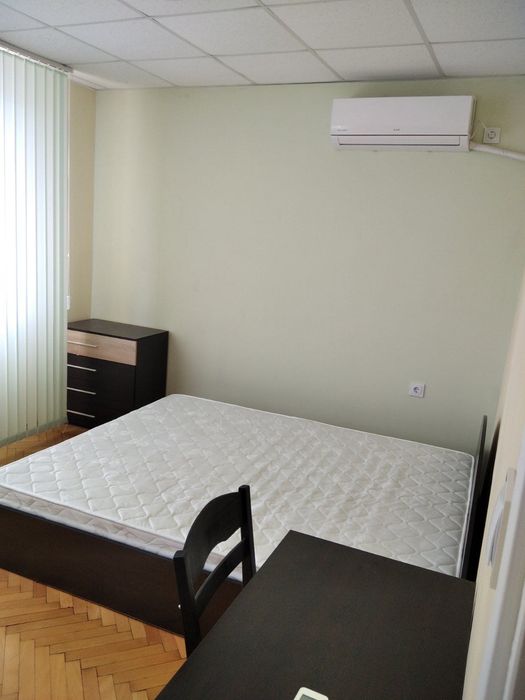 Дава се под наем Четиристаен апартамент в Плевен, 9-ти квартал - 100 кв.м за 459 € - Снимка #1