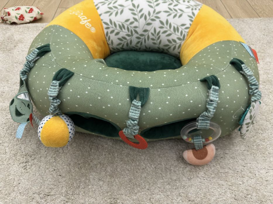 Бебешки пуф с активности Sophie la Girafe