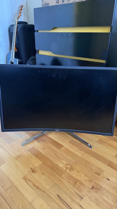 Монитор Benq 32 извит