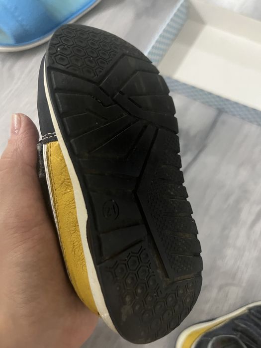 Срочнооо продам детский обувь ортопедический