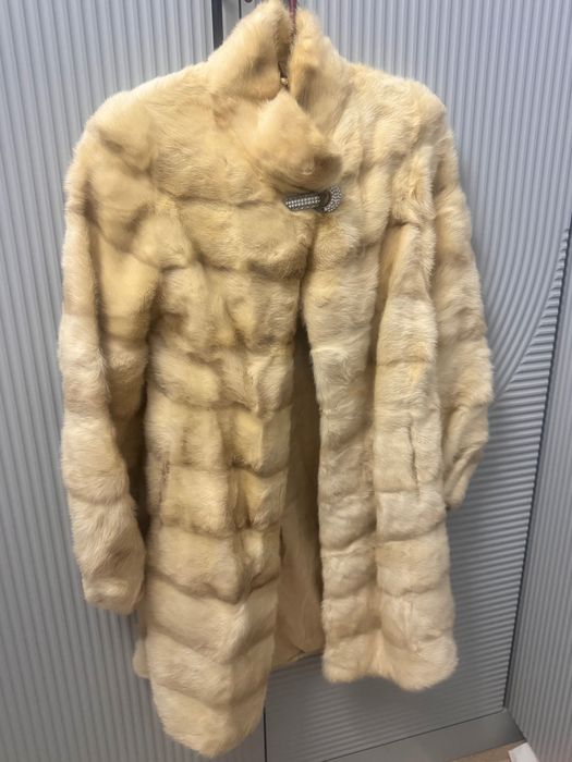 Продается шуба зимняя