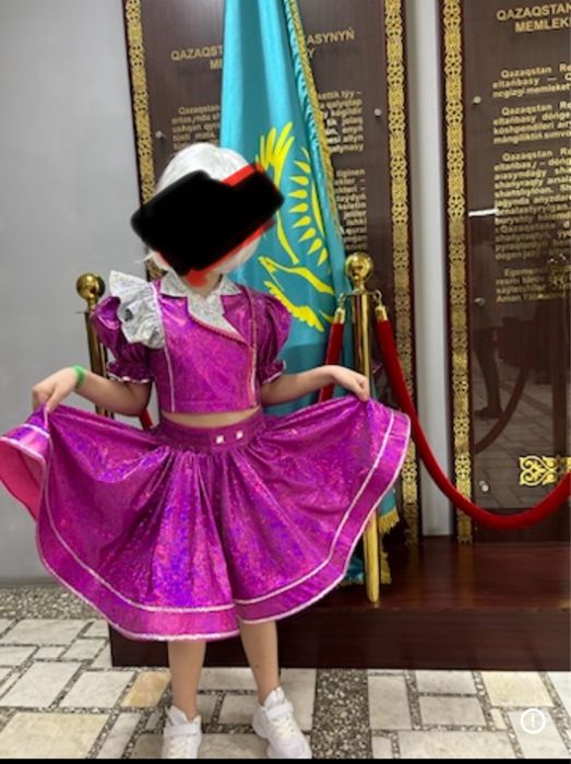 Продам красивый костюмна девочку