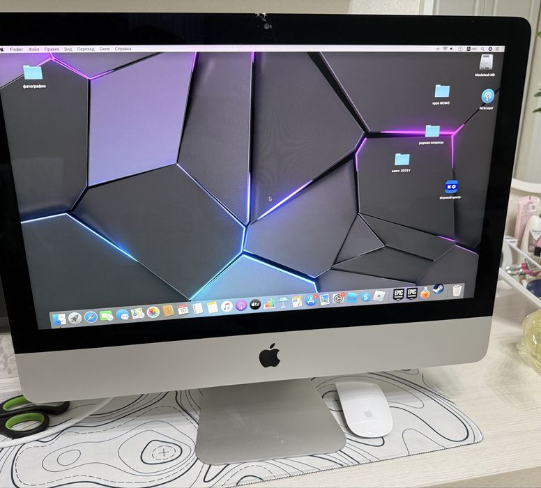 imac 21.5 с трещиной, фул кп(мышка, клавиатура)