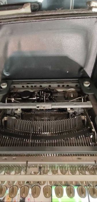 Пишеща машина с куфар