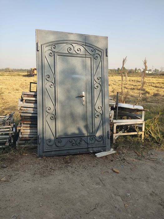 Темир дарвоза срочно сотилади 2 та Бир хил идеал холатда