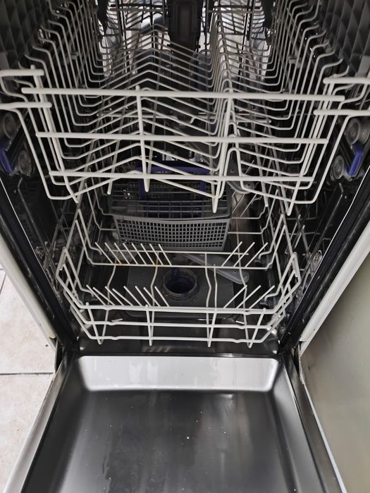 Продам посудомоечную машину