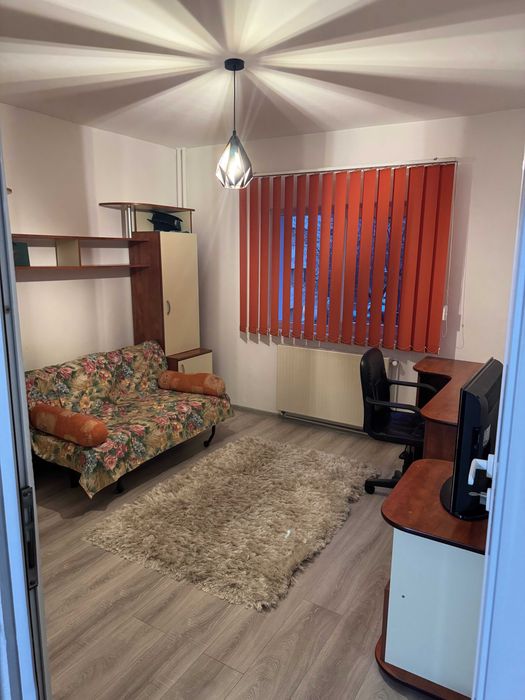 PROPRIETAR - Vanzare apartament 3 camere, 2 bai, 2 balcoane, intrare Racadau, etaj 1/8