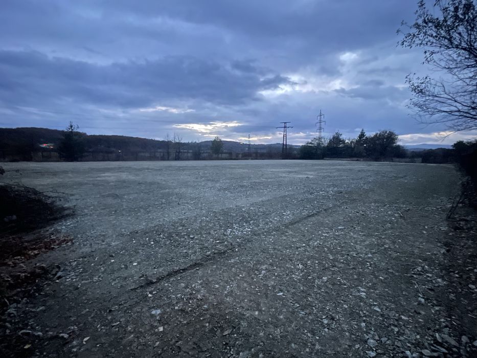 Парцел под наем – Подходящ за техника, склад, автопарк