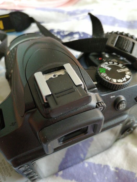 Тапичка за слота за преносима/допълнителна светкавица за Nikon D3400