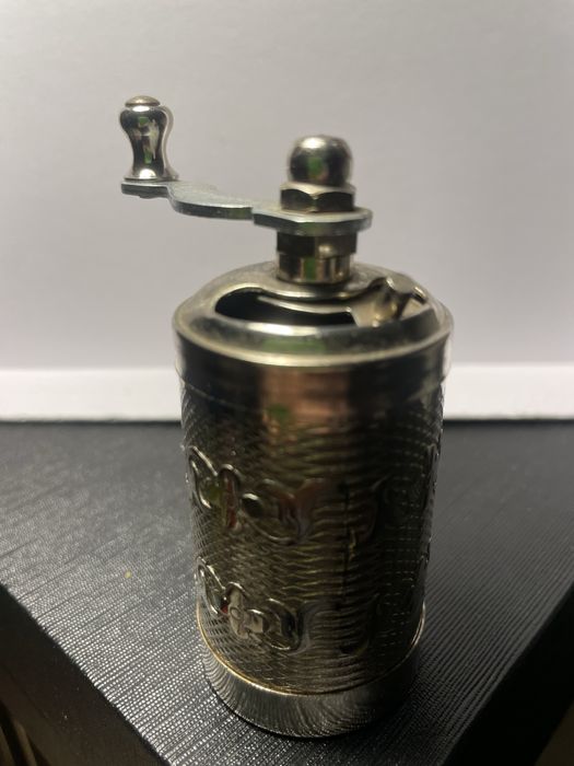 Продам декоративную мельницу. Метал.