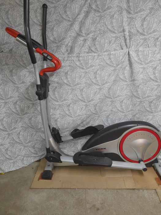 Продам элипсный тренажор