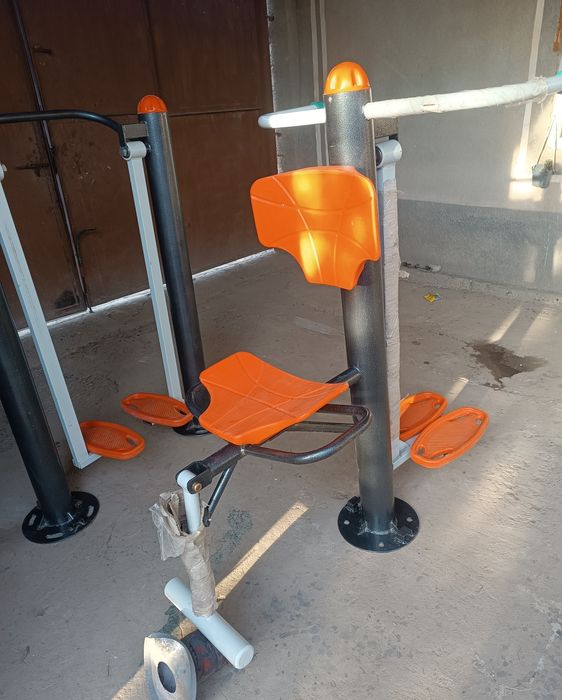 Уличный тренажер новий.