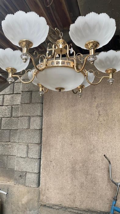 Люстра в хорошем состоянии