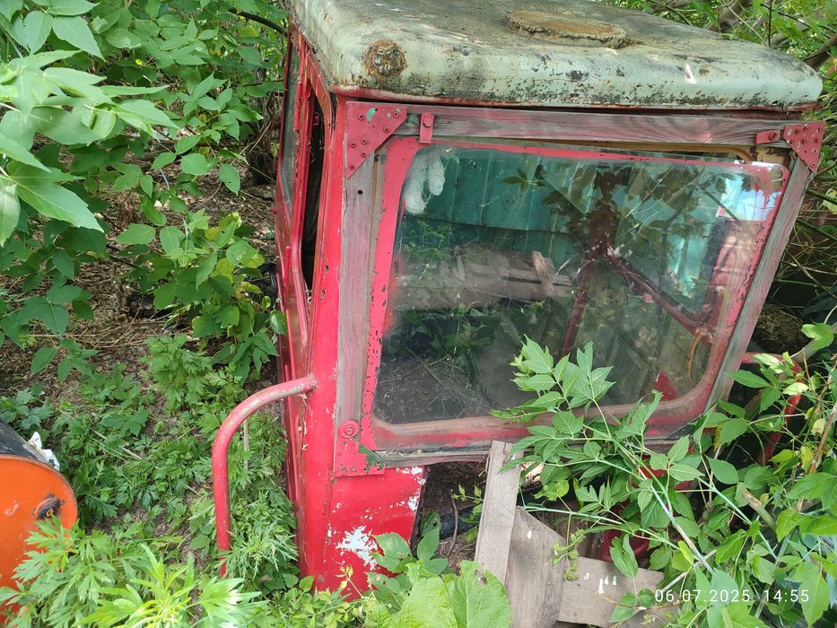 Продам кабину от трактора