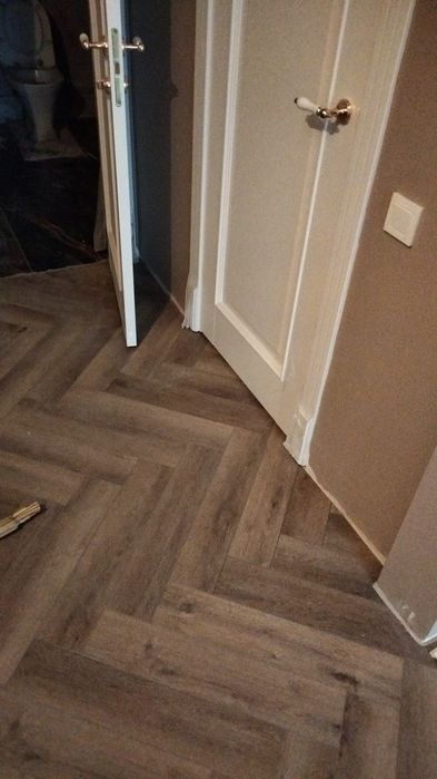 Укладка ламината, кварцвинила