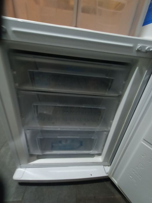 Продам холодильник Индезит